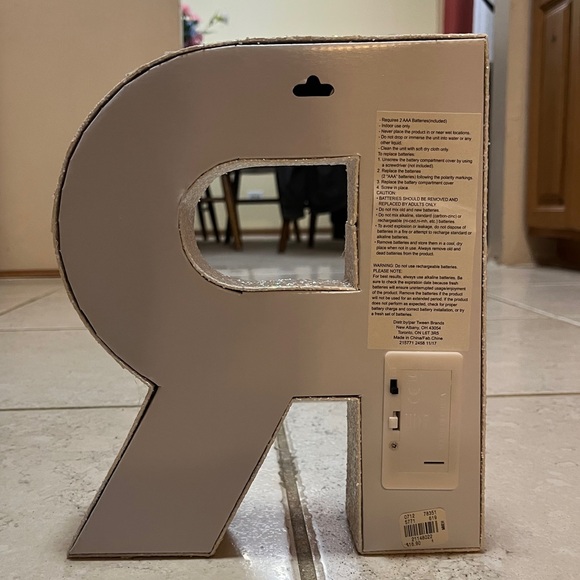 Light-Up Letter R - Picture 11 of 13